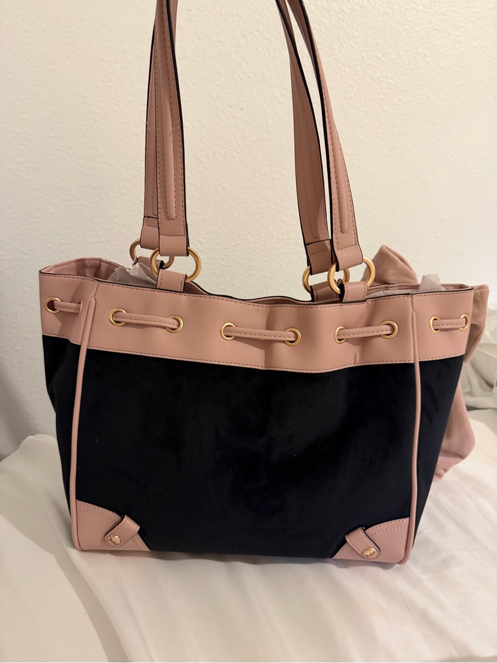 Juicy Couture Blush Pink and Black Crest Tote with Charm - Picture 3 of 3